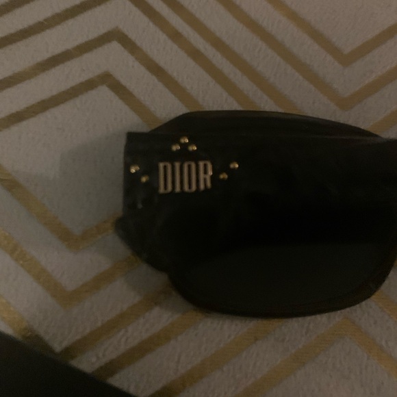 Authentic black Dior sunglasses come with card and case !! - Picture 3 of 6